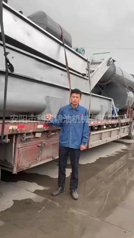 150噸食品級(jí)牛油生產(chǎn)線(xiàn)發(fā)貨現(xiàn)場(chǎng)